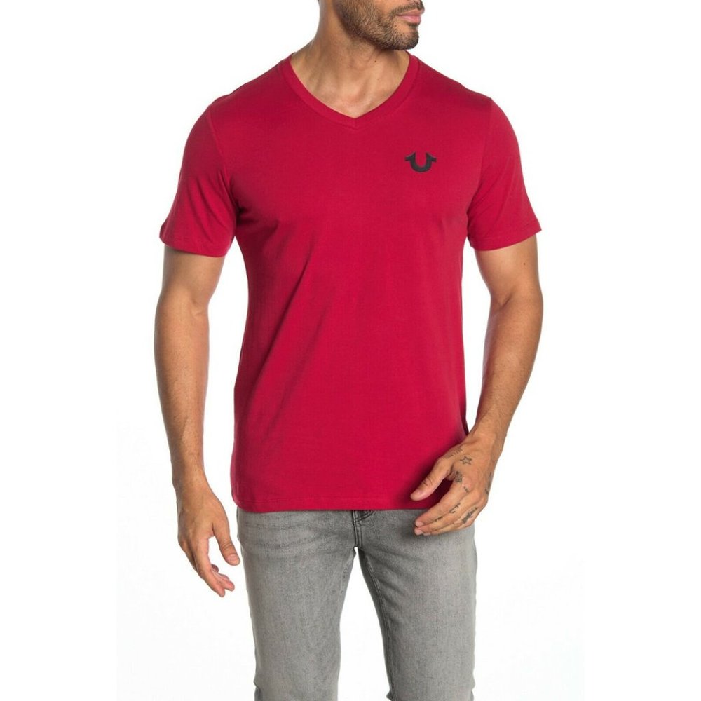 True Religion Men's V-Neck Horseshoe Logo Tee T-Shirt in Ruby Red